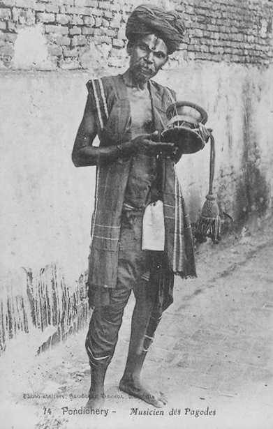 15-27 - Pondichery - musicien des pagodes